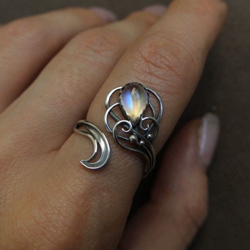 Anillo de bruja con piedra lunar en forma de gota de Olivenorma