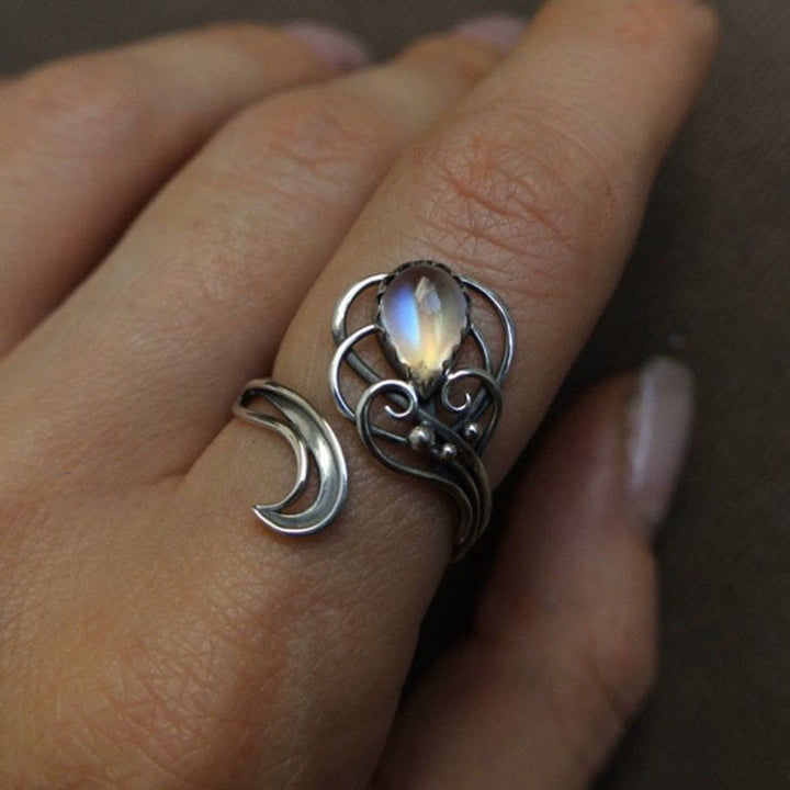Anillo de bruja con piedra lunar en forma de gota de Olivenorma