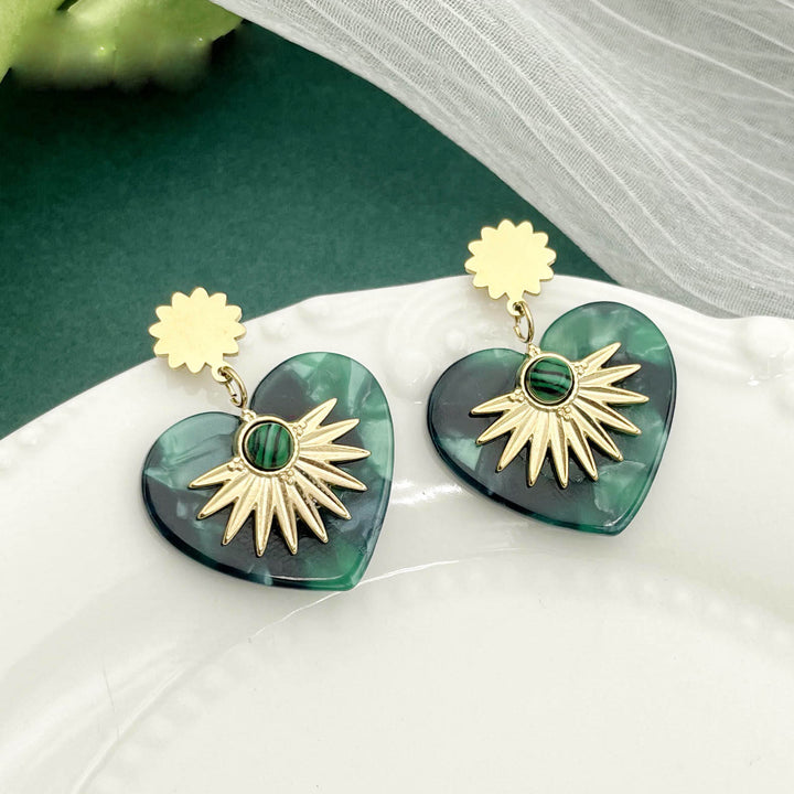 Pendientes de acero inoxidable dorados con ágata musgosa de Olivenorma en forma de corazón 