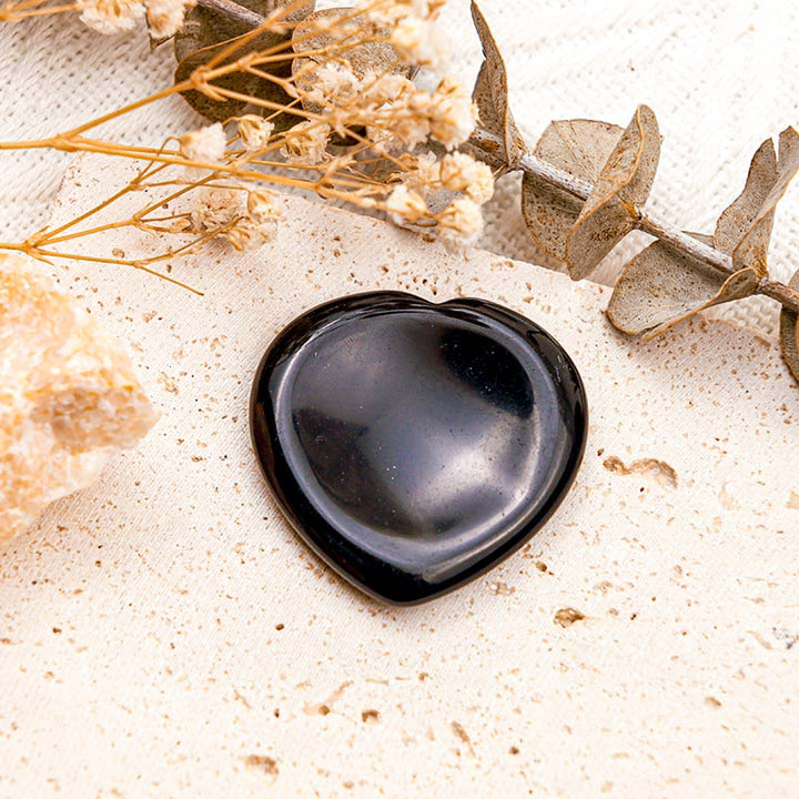 Piedra de preocupación con forma de corazón de obsidiana negra de Olivenorma