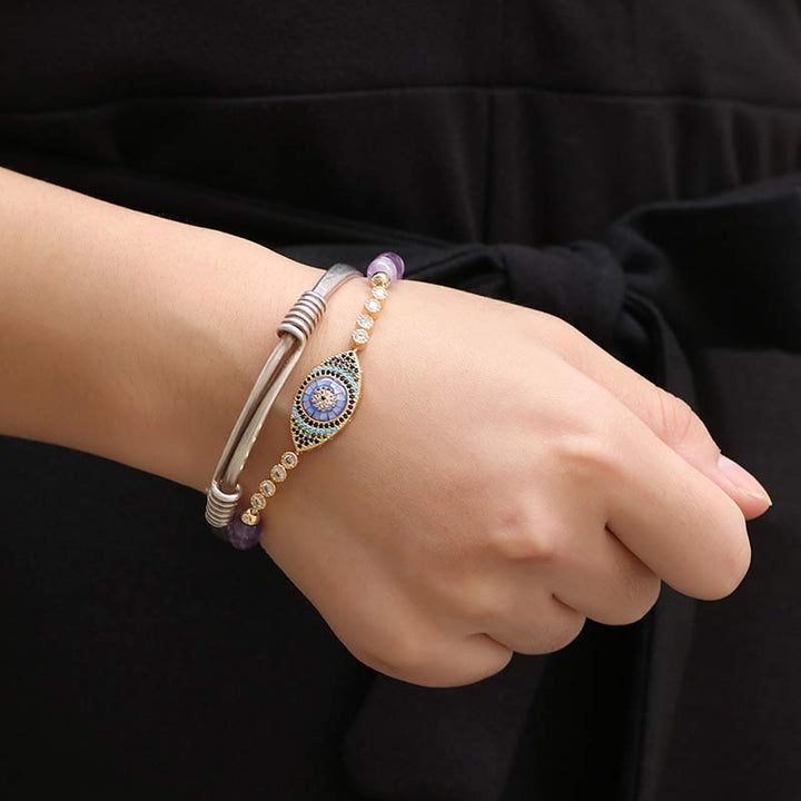 Pulsera curativa con símbolo del mal de ojo y amatista de Olivenorma 