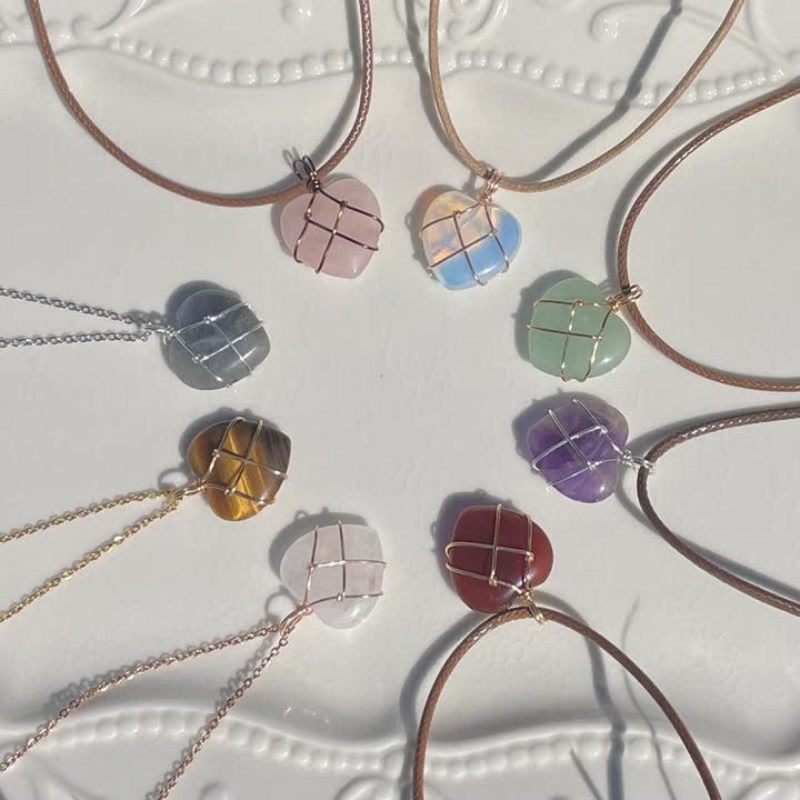 Collar de piedras preciosas de cristal natural en forma de corazón de Olivenorma